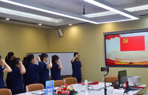 忆初心，，，，，，，，守党纪，，，，，，，，赶考路上勇毅行